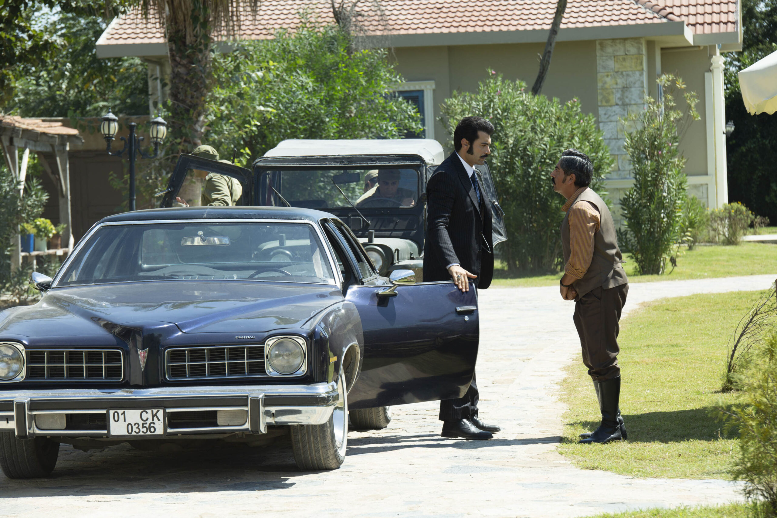 Murat Ünalmis (Demir), Bülent Polat (Gaffur Taskin) in Terra Amara 3 (16 novembre 2023 su Canale 5) [credit: courtesy of Mediaset]