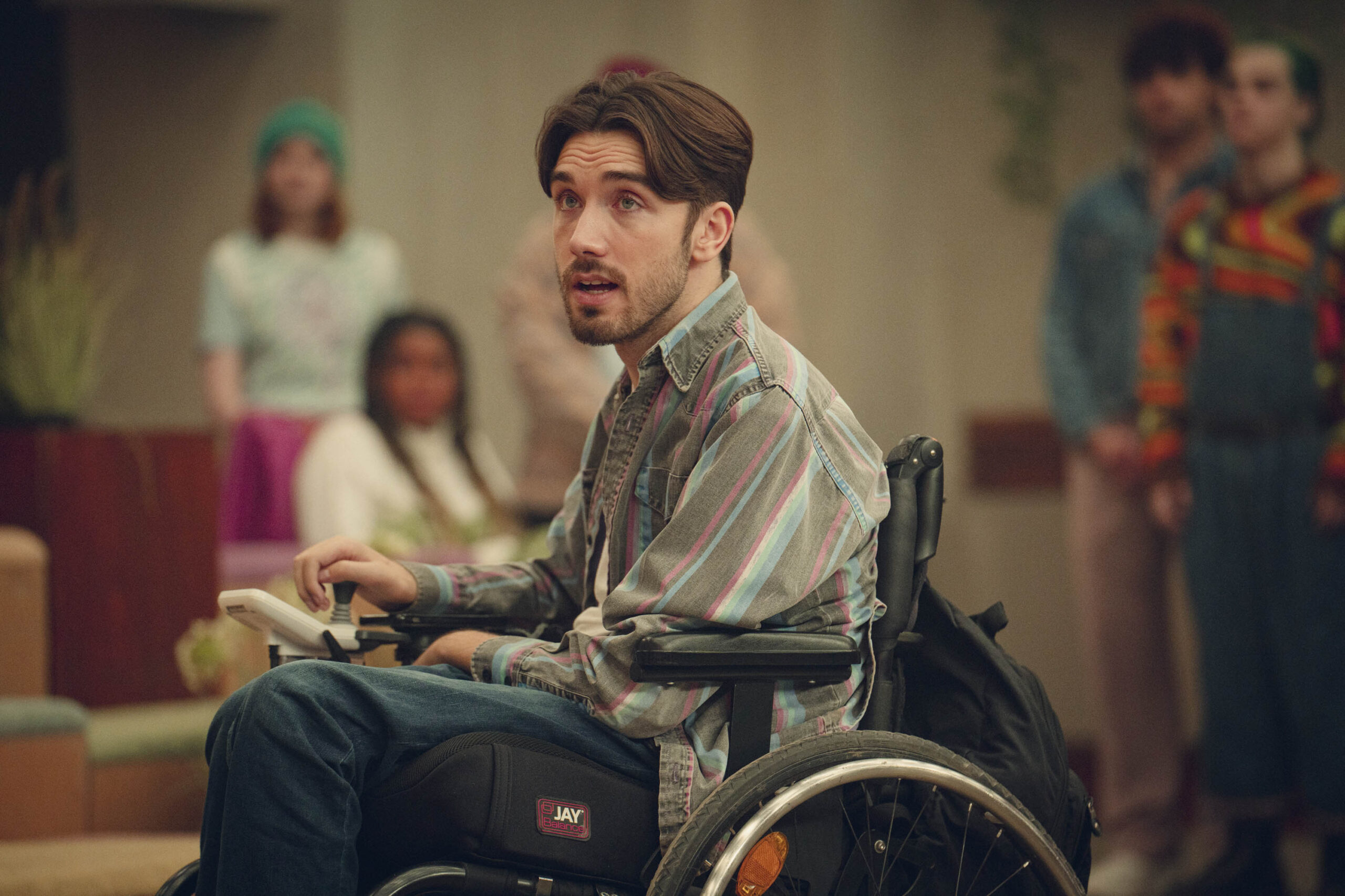 George Robison come Isaac Goodwin in Sex Education 4x07 [credit: Samuel Taylor/Netflix; Copyright 2023 Netflix, Inc; courtesy of Netflix]