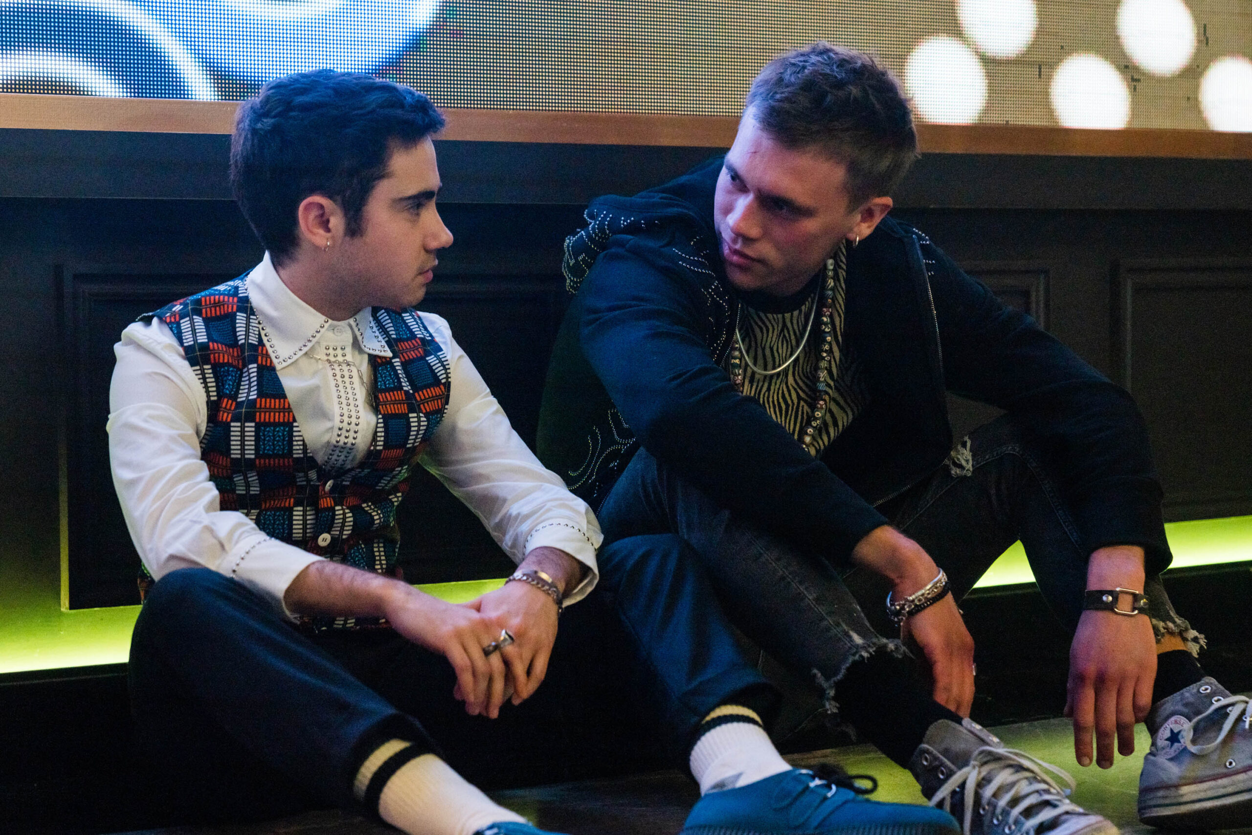 Ander Puig come Nico, Gleb Abrasimov come Eric in Élite 7x04 [tag: Ander Puig, Gleb Abrasimov] [credit: Matías Uris/Netflix; Copyright 2022 Netflix, Inc; courtesy of Netflix]