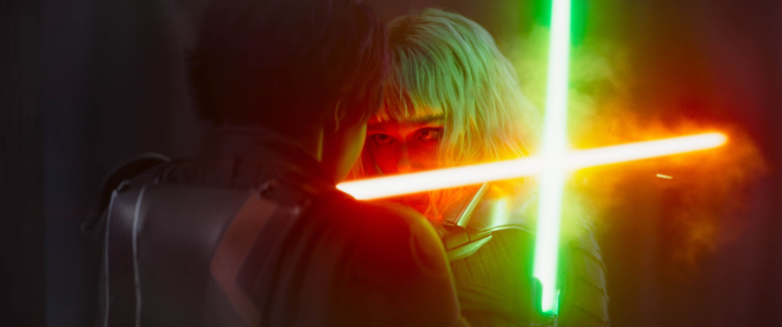 (S-D) Sabine Wren (Natasha Liu Bordizzo) e Shin Hati (Ivanna Sakhno) in Ahsoka 1x04 [tag: Natasha Liu Bordizzo, Ivanna Sakhno] [credit: Copyright 2023 Lucasfilm Ltd. and TM. All Rights Reserved; courtesy of Disney]