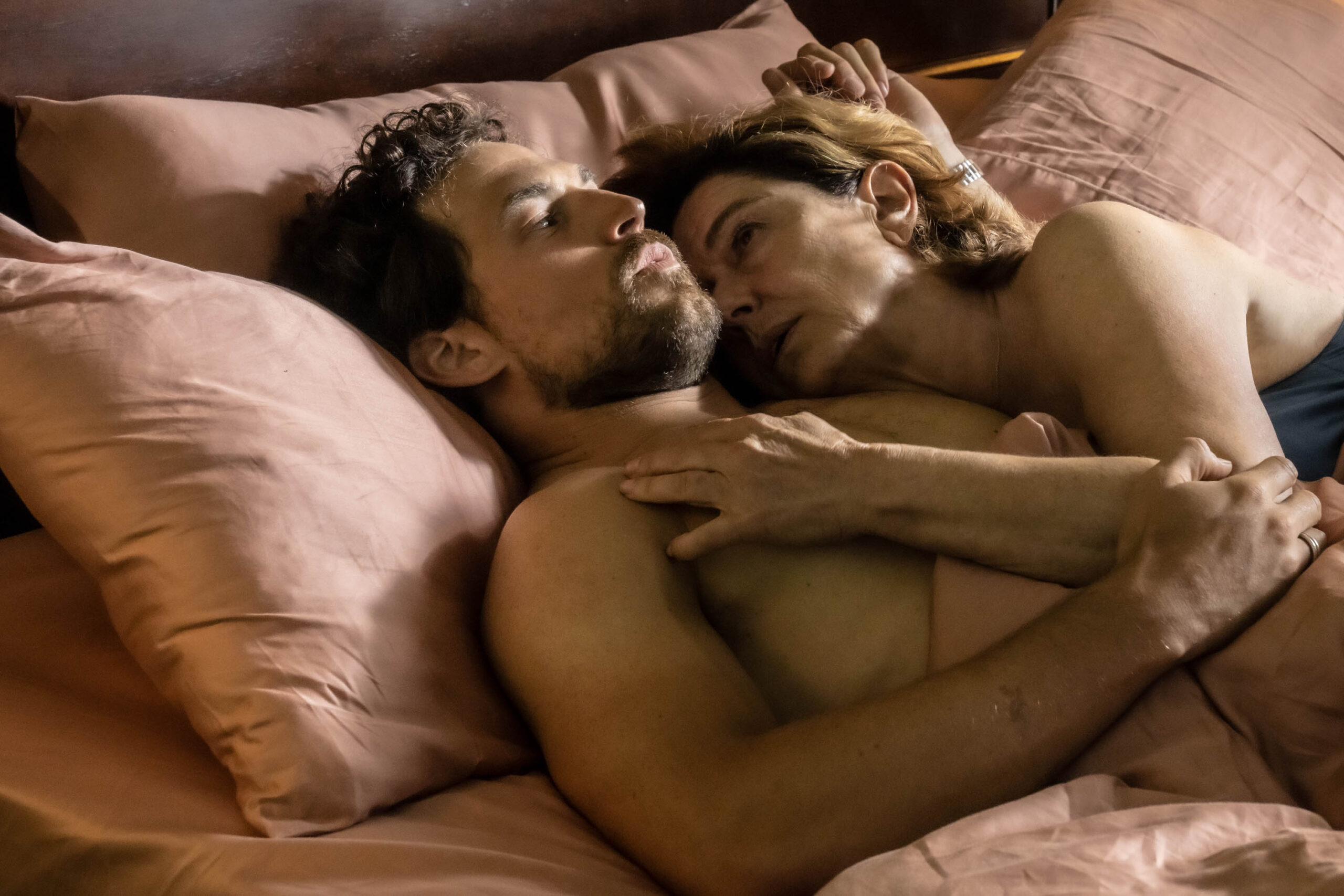 Monica Guerritore e Giacomo Gianniotti in Inganno 1x03 [tag: Monica Guerritore, Giacomo Gianniotti] [credit: Gianni Fiorito/Netflix]