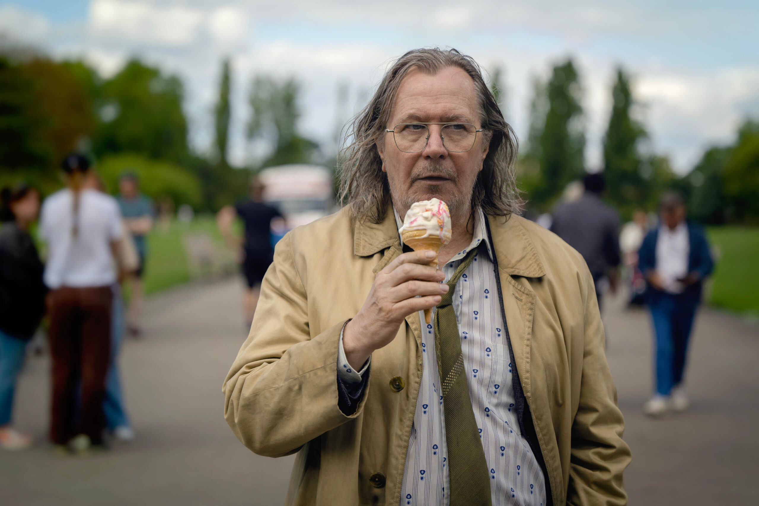 Gary Oldman in Slow Horses 3x06 [tag: Gary Oldman] [credit: Jack English; courtesy of Apple]