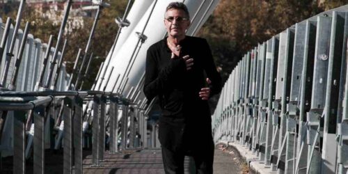 Chi si ricorda di Alan Sorrenti che cantava 'Figli delle Stelle'? Cosa fa oggi