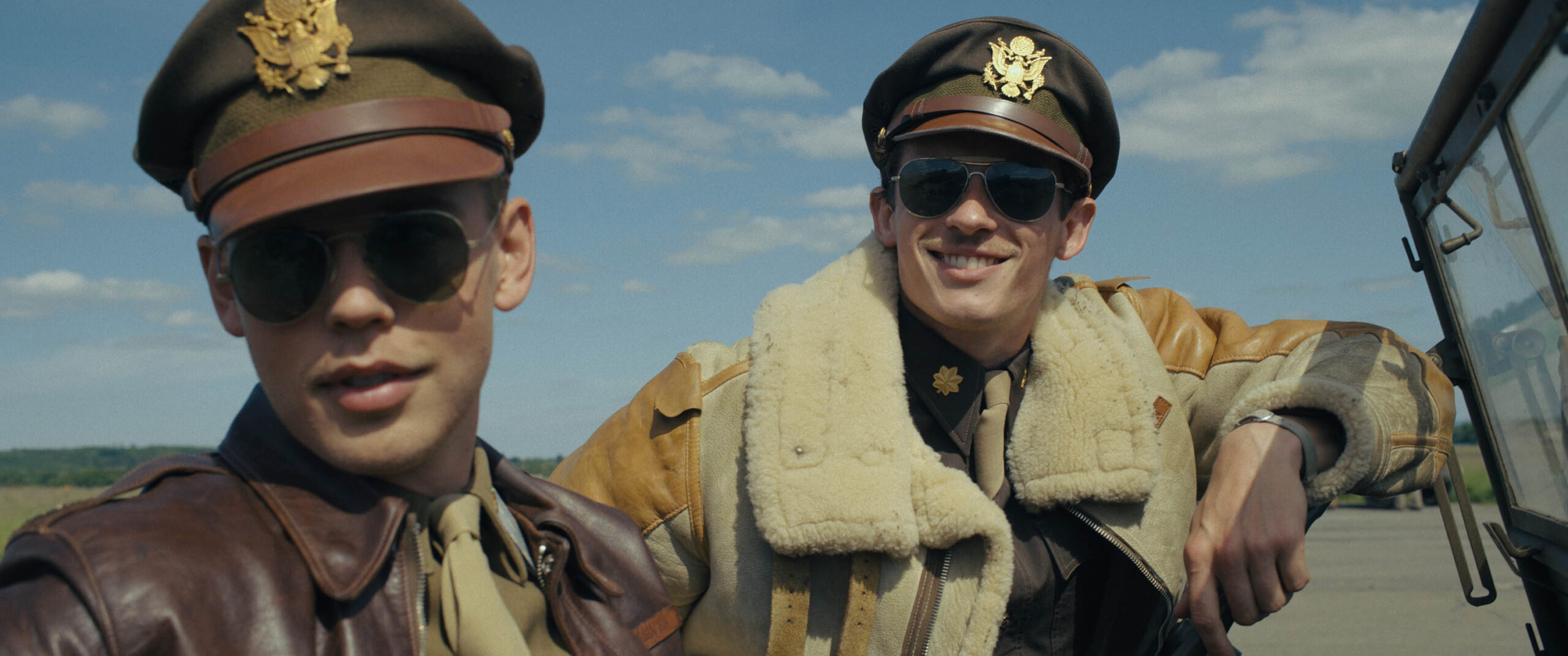 Austin Butler e Callum Turner in Masters of the Air 1x04 [credit: courtesy of Apple]