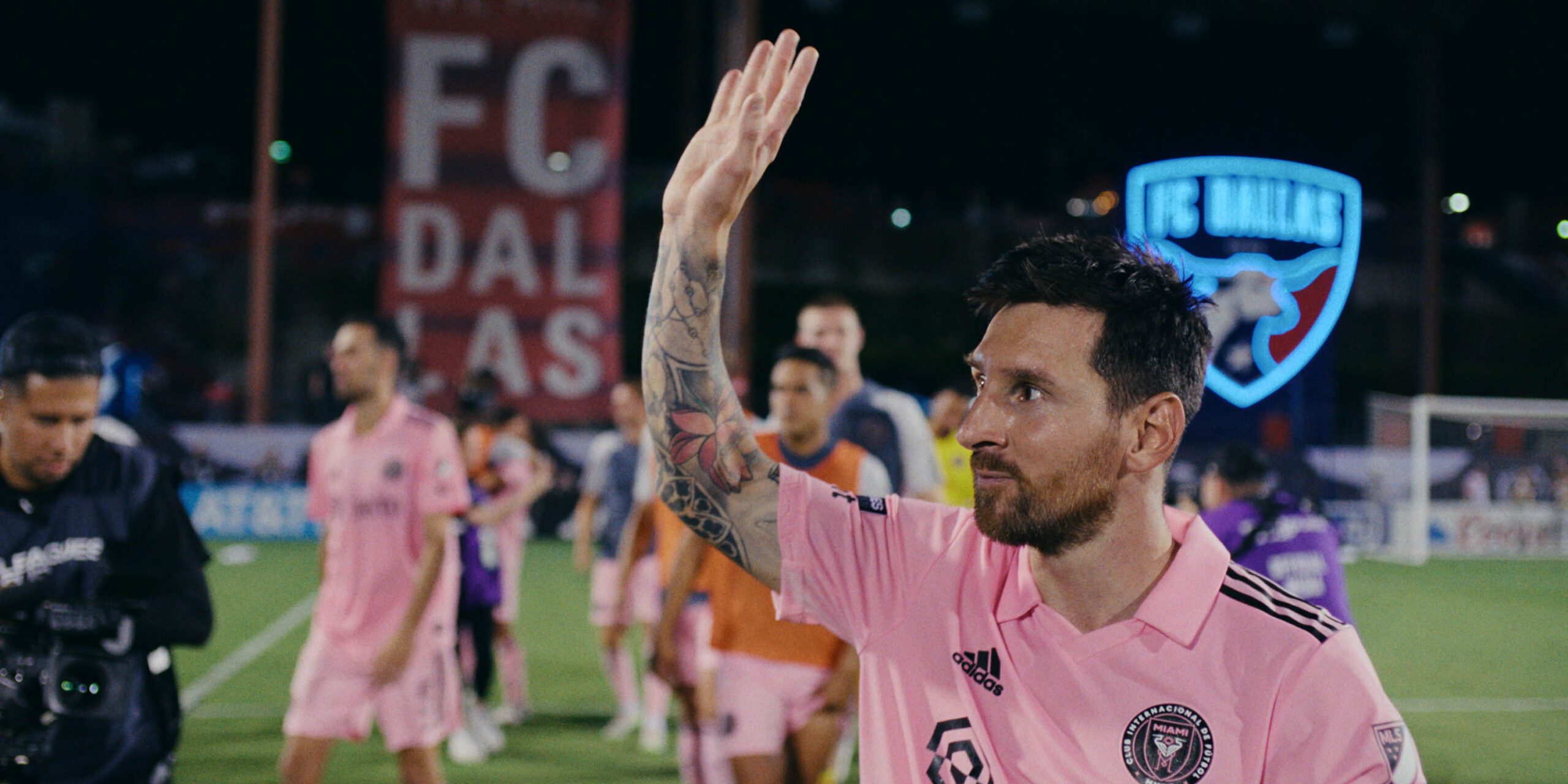 Lionel Messi e i compagni di squadra dell'Inter Miami CF in Messi Meets America 1x02 [tag: Lionel Messi] [credit: courtesy of Apple]