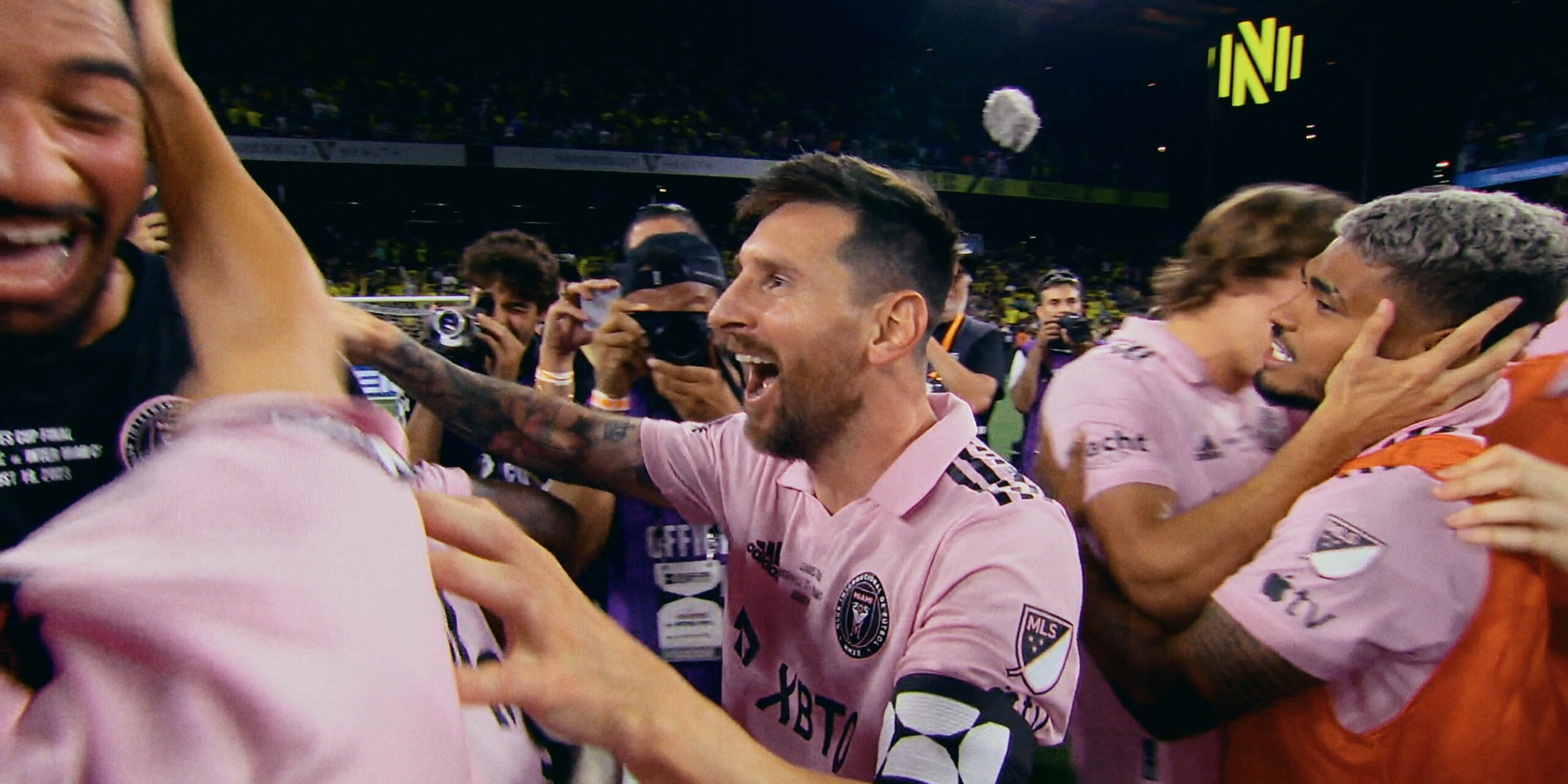 Lionel Messi e i compagni di squadra dell'Inter Miami CF in Messi Meets America 1x03 [tag: Lionel Messi] [credit: courtesy of Apple]