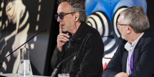 Tim Burton presenta a Torino la mostra dedicata al suo cinema e alla sua carriera