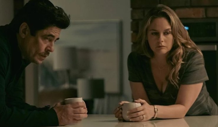 Benicio Del Toro e Alicia Silverstone in Reptile - MovieTele.it