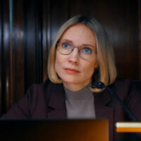 Moa Gammel come Jenny in A Nearly Normal Family 1×06