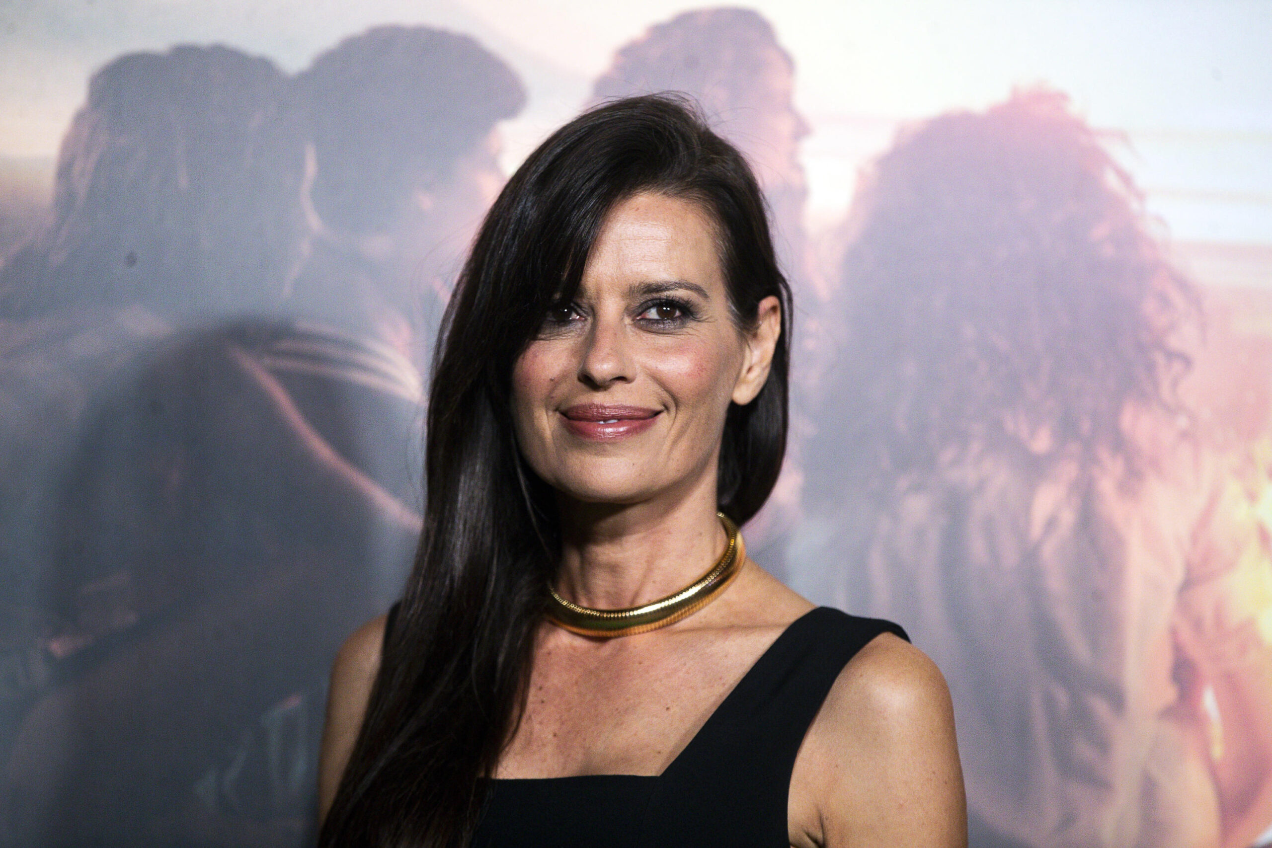 L'attrice Claudia Pandolfi posa per i fotografi durante il red carpet della serie tv Sky 'Un' estate fa' in Roma, il 25 settembre 2023. [credit: ANSA/Angelo Carconi]