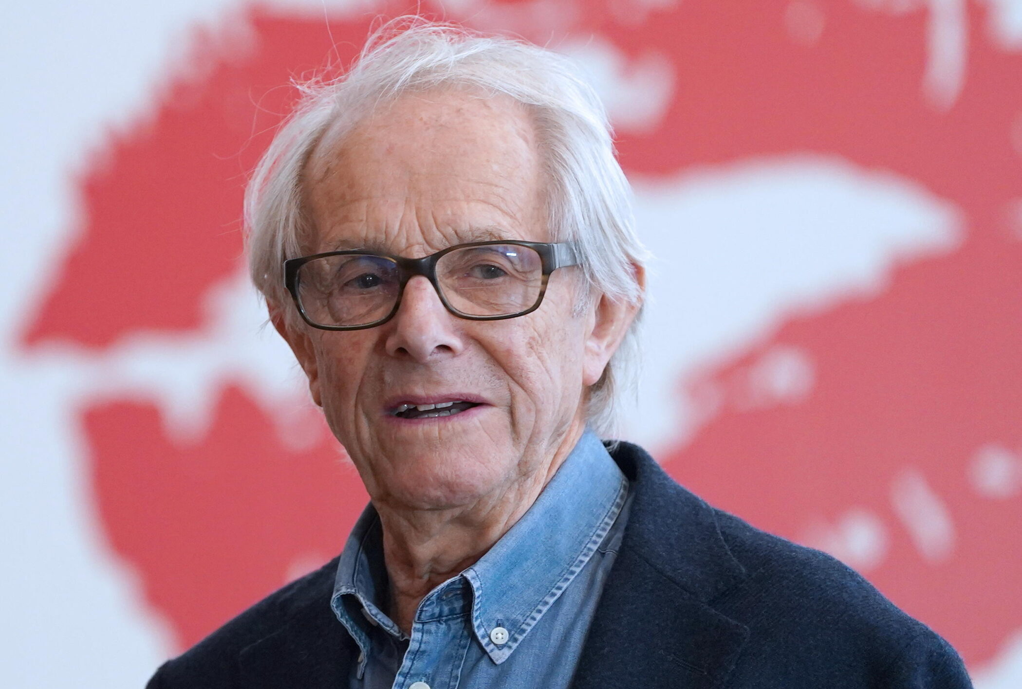 Il regista britannico Ken Loach posa durante la presentazione del film 'The Old Oak' mostrato nella sezione ufficiale del Seminci film festival 68 a Valladolid, Spagna, il 27 ottobre 2023. [credit: EPA/Nacho Gallego]