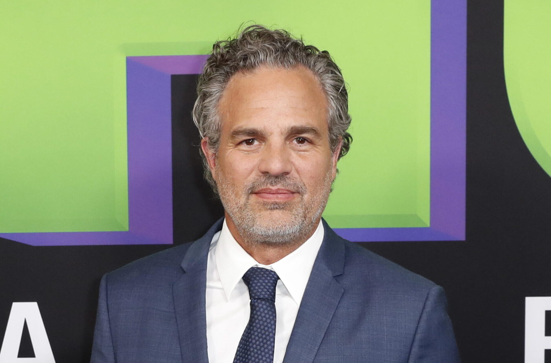 L'attore statunitense Mark Ruffalo partecipa alla prima della serie Marvel Studios 'She-Hulk: Attorney at Law' all'El Capitan Theatre di Hollywood, California, USA, il 15 agosto 2022 [credit: EPA/Etienne Laurent]