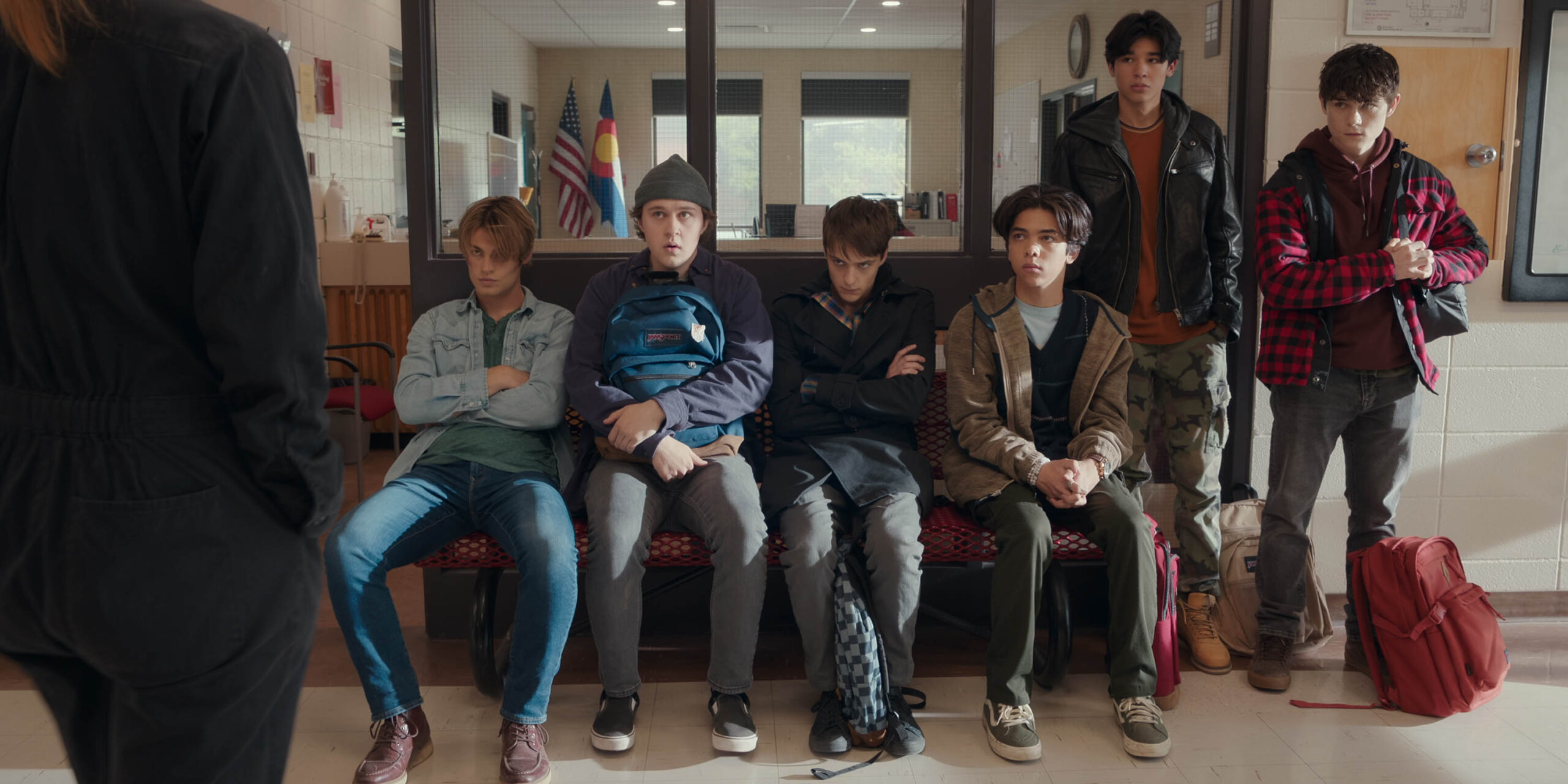 Noah LaLonde come Cole, Connor Stanhope come Danny, Corey Fogelmanis come Nathan, Myles Perez come Lee, Isaac Arellanes come Isaac e Ashby Gentry come Alex in Uno splendido errore 1x07 [tag: Noah LaLonde, Connor Stanhope, Corey Fogelmanis, Myles Perez, Isaac Arellanes, Ashby Gentry] [credit: Copyright 2023 Netflix, Inc; courtesy of Netflix]