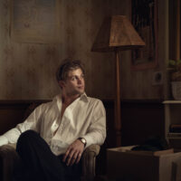 Leo Woodall come Dexter in One Day – Immagine dal set